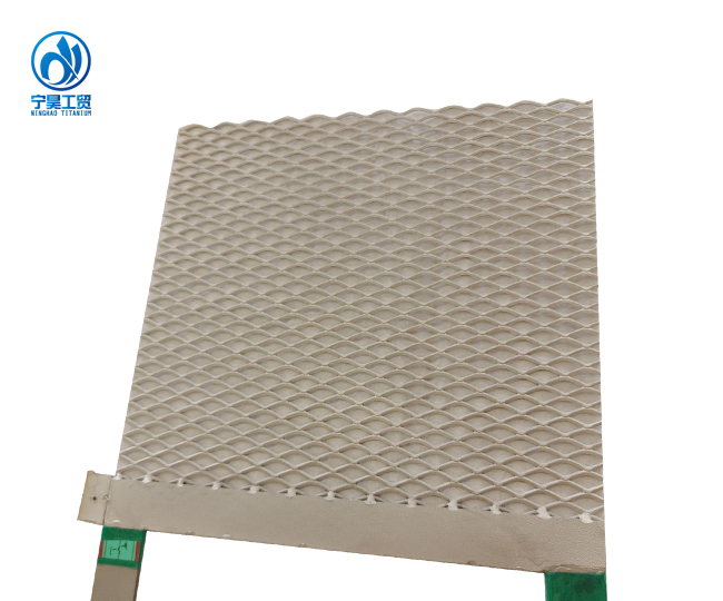 Titanium platinum-plated electrode for electrolysis of hydrogen-rich water